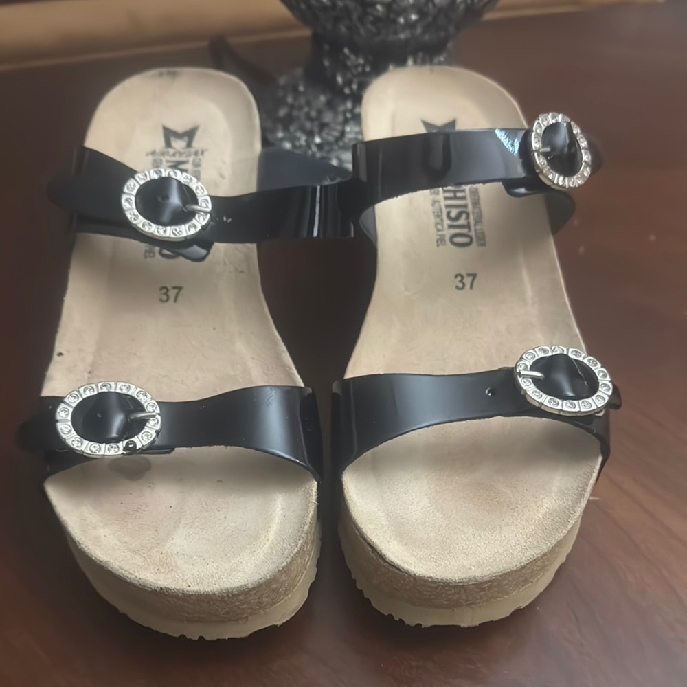 Mephisto Black Sandals with Adjustable Straps and Ergonomic Footbed